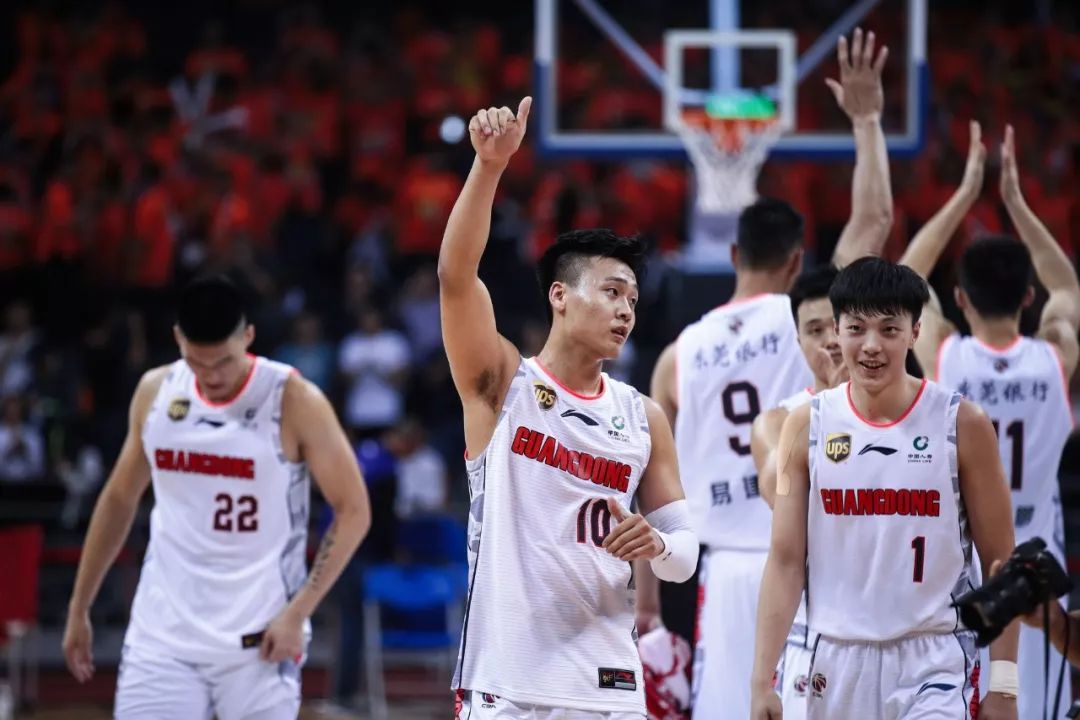 窗口期体能课后，广东宏远内部沟通备战欧联，更衣室稳定，赛程密集仍需轮换(推动高质量发展教案及反思)